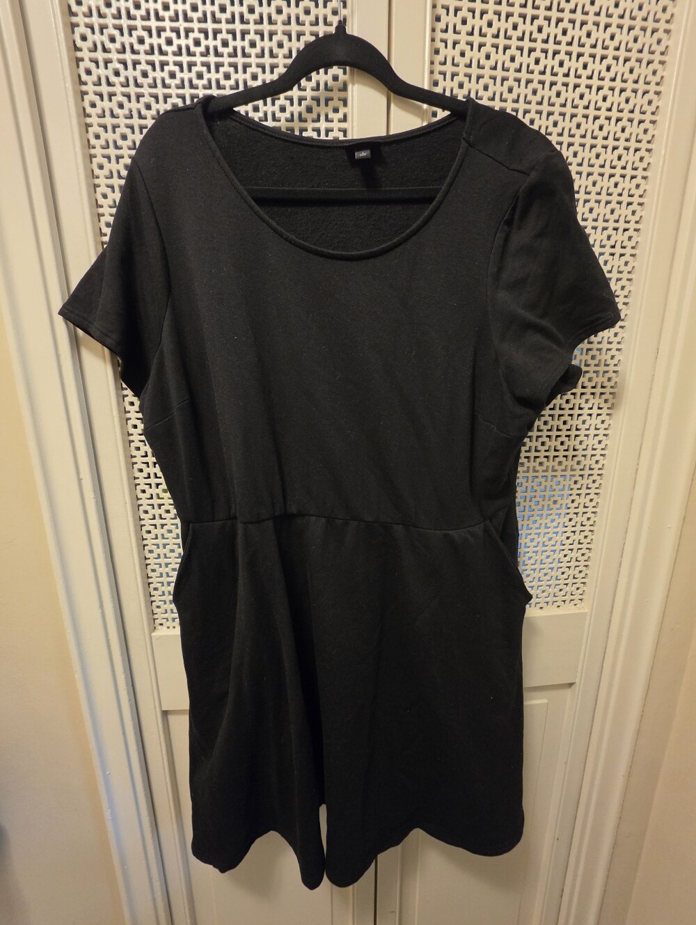 Black Scoop Neck Short Sleeve Sweater Dress